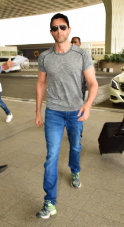 Hrithik Roshan at the airport Hrithik Roshan at the airport