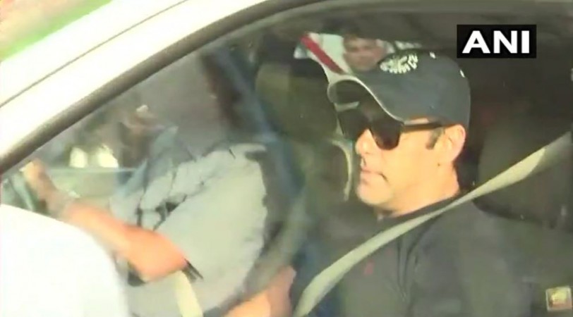 Salman Khan leaves for airport from the Jodhpur Central Jail Salman Khan leaves for airport