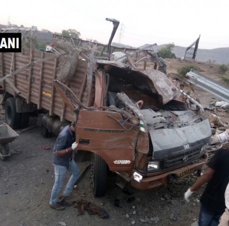 Maharashtra: 18 killed after speeding truck rams barrier on highway near Satara Maharashtra: 18 killed after speeding truck rams barrier on highway near Satara
