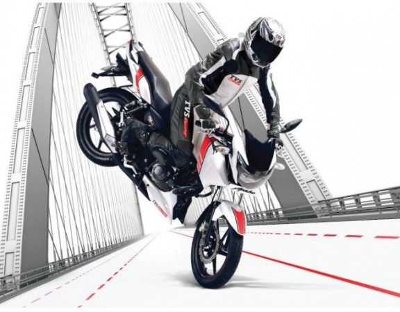 TVS Apache RTR 160 Race Edition gets White as base color with red colored detaling TVS Apache RTR 160 Race edition