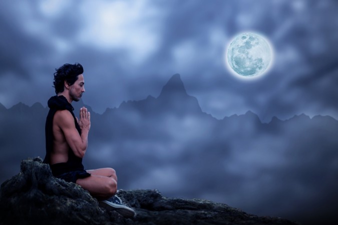 Representational image for meditation full moon meditation