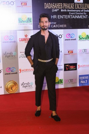 Shahid Kapoor at Dadasaheb Phalke Excellence awards Shahid Kapoor