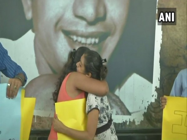 Youngsters offering free hugs to people outside Dum Dum metro station in kolkata'. free hugs