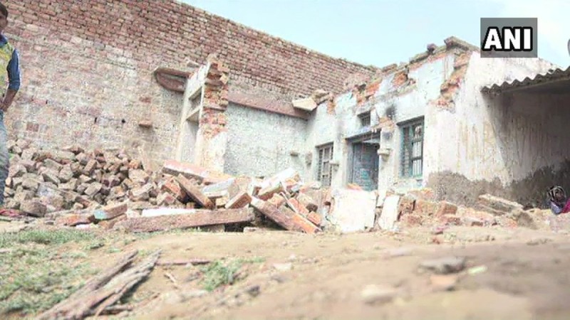 UP dust storm damaged many houses. UP dust storm