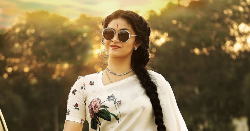 Keerthy Suresh as yesteryear star Savitri in the biopic Mahanati. Mahanati movie review and rating by audience: Live updates
