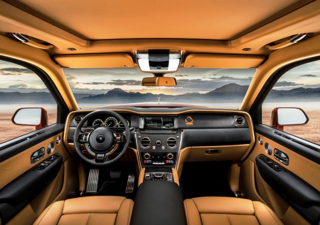 Rolls-Royce Cullinan has one of the luxurious cabin with top-quality parts Rolls-Royce Cullinan SUV