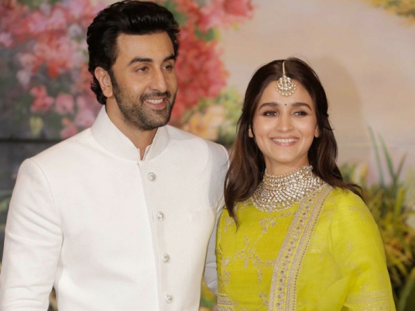 Alia Bhatt dating Ranbir Kapoor? Actress blushes, covers face when