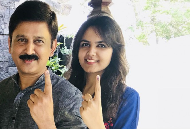 Kannada actor/director Ramesh Aravind with his daughter after exercising their right. Ramesh with his Daughter