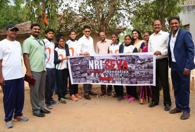 Mahesh Babu with the members of NRI SEVA Foundation Mahesh Babu with the members of NRI SEVA Foundation