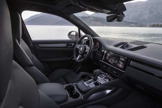 Interior of the new Cayenne Turbo gets Porsche Advanced Cockpit 2018 Porsche Cayenne Turbo