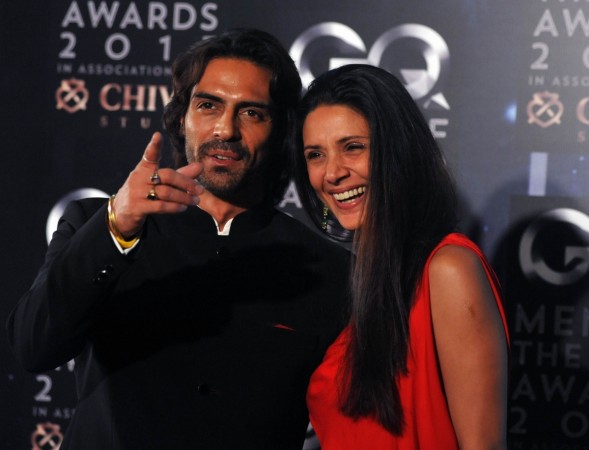 Arjun Rampal (L) and Mehr Jesia pose as they attend the GQ India fifth anniversary 'Men of the Year' Awards ceremony in Mumbai late September 29, 2013. Arjun and Mehr Rampal