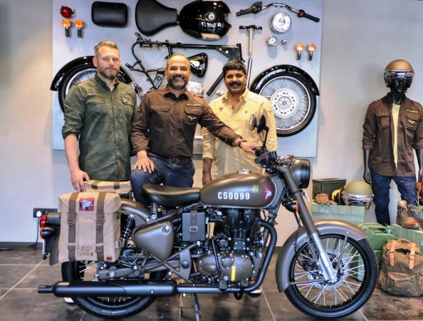 Royal Enfield head honchos with the Classic 500 Pegasus edition Royal Enfield Classic 500 Pegasus edition