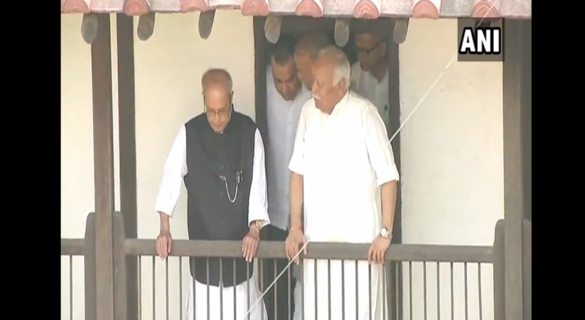 Pranab Mukherjee interacts with Mohan Bhagwat pranab mukherjee