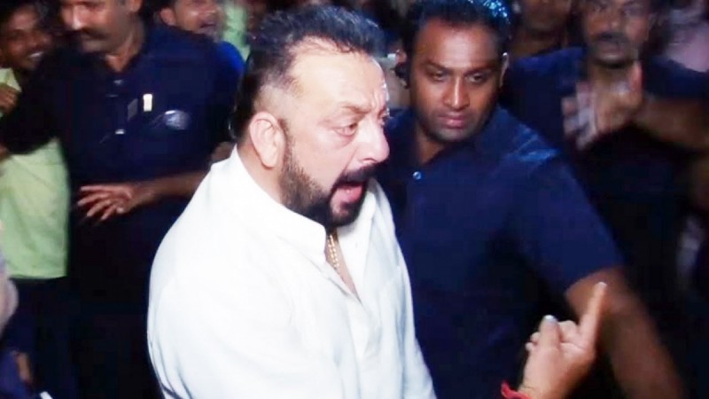 Throwback When Shah Rukh Khan Manhandled An Inebriated Shirish Kunder At Sanjay Dutt S Party
