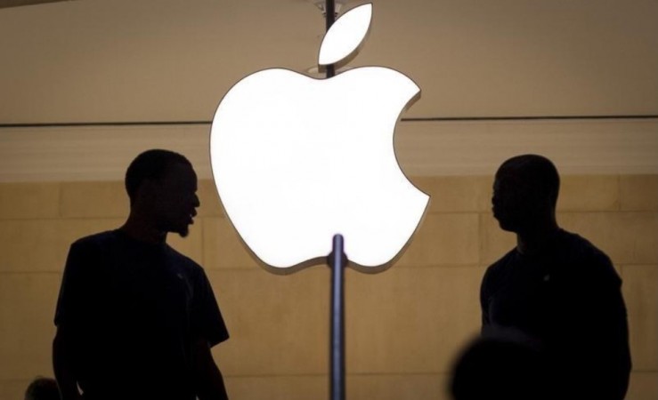 Customers stand beneath an Apple logo at the Apple store in Grand Central station in New York City, July 21, 2015. Apple iOS 12 USB Restricted Mode
