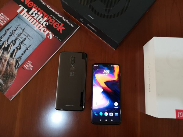 OnePlus 6 and OnePlus 6 Marvel Avengers Infinity War limited edition pictured side by side. OnePlus 6 Review