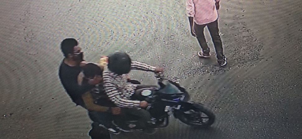 The police have released images of the suspects in Shujaat Bukhari murder case Suspects in Shujaat Bukhari murder case