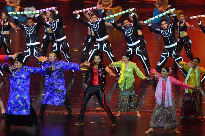 Bollywood actor Varun Dhawan (C) performs on stage during the IIFA Awards of the 19th International Indian Film Academy (IIFA) festival at the Siam Niramit Theatre in Bangkok on June 24, 2018. Varun Dhawan
