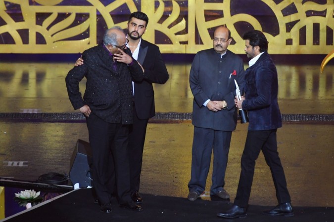 Boney Kapoor gets emotional as he receives award on behalf of Sridevi IIFA Awards 2018