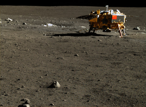   Moon "title = "Chang & # 39; e-3 Lander to the Moon's Surface" width = "660" height = "auto" tw = " 1200 "th =" 882 "/> </figure>
<p><figcaption class=