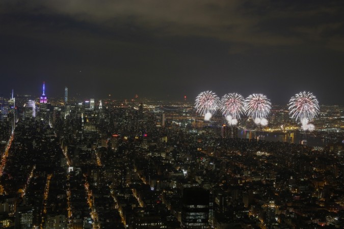 The Macy's 4th of July Fireworks explode along the East River from the One World Trade Center Observatory on July 4, 2015 in New York City. Fireworks, 4th of july
