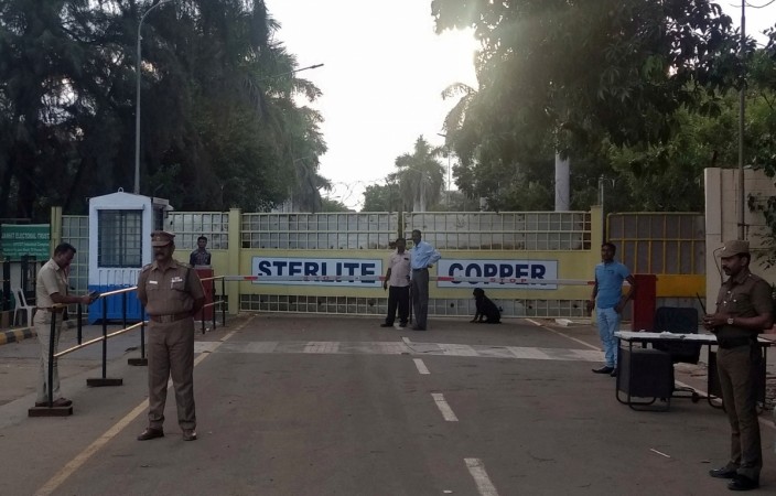 FILE PHOTO: Police stand guard outside a copper smelter controlled by London-listed Vedanta Resources in Thoothukudi in the southern state of Tamil Nadu Vedanta's copper smelter in Thoothukudi