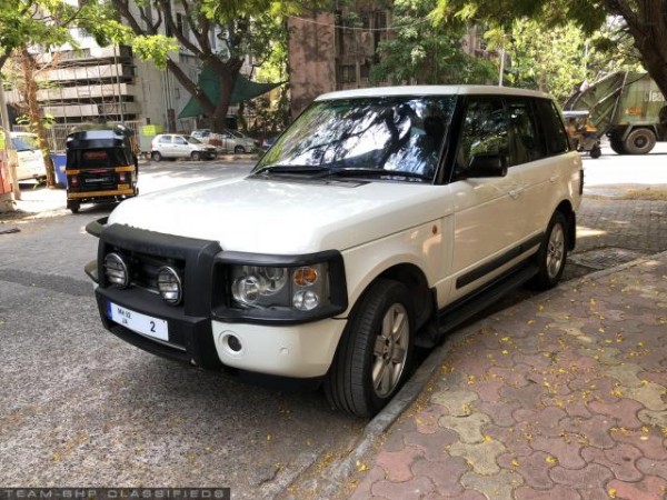 Amitabh Bachchan's Range Rover in question is 13-year-old Amitabh Bachchan's Range Rover