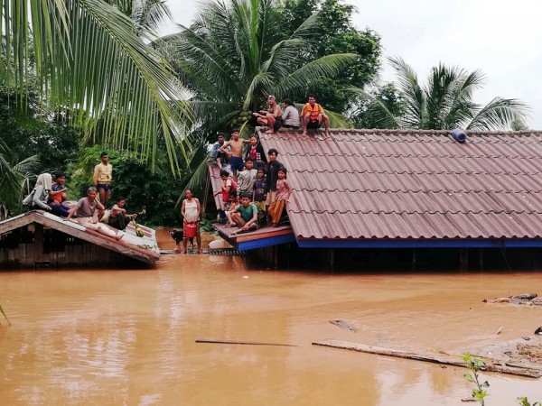 Villagers evacuate after the Xepian-Xe Nam Noy hydropower dam collapsed in Attapeu province, Laos July 24, 2018. Villagers evacuate after the Xepian-Xe Nam Noy hydropower dam collapsed