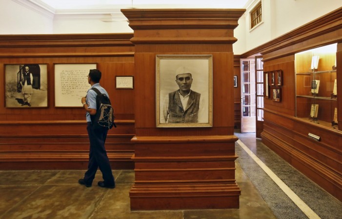 A visitor stands next to a portrait of India's first Prime Minister Jawaharlal Nehru inside the Nehru memorial museum and library in New Delhi, India, September 24, 2015. a portrait of India's first Prime Minister Jawaharlal Nehru
