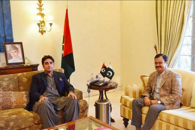 Pakistan Peoples Party leader Bilawal Bhutto Zardari with Mahesh Kumar Malani. Bilawal Bhutto Zardari with Mahesh Kumar Malani