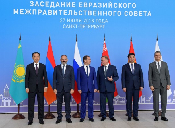 Prime Ministers Dmitry Medvedev (3rd L) of Russia, Bakytzhan Sagintayev (L) of Kazakhstan, Nikol Pashinyan (2nd L) of Armenia, Andrei Kobyakov (3rd R) of Belarus, Mukhammedkaly Abylgaziyev (2nd R) of Kyrgyzstan and Chairman of the Board of the Eurasian Economic Commission Tigran Sargsyan pose for a picture during the Eurasian Economic Union (EAEU) Council in St. Petersburg, Russia July 27, 2018. Eurasian Economic Union (EAEU) Council in St. Petersburg, Russia