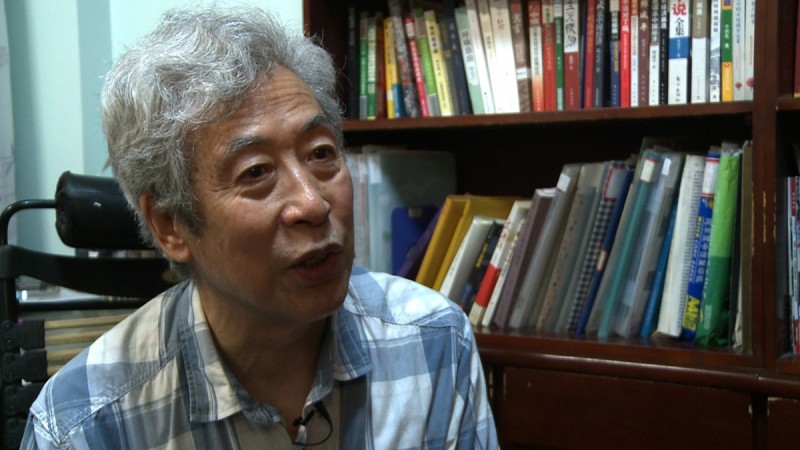 This screen grab taken from AFP video footage shows former professor Sun Wenguang talking in his home in Jinan, east China's Shandong province on August 28, 2013. Sun Wenguang