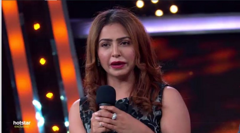Actress Nandini Rai addressing audience after her elimination from Bigg Boss Telugu 2 Actress Nandini Rai addressing audience after her elimination from Bigg Boss Telugu 2