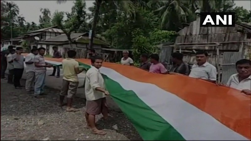 3.5 km long flag. independence day