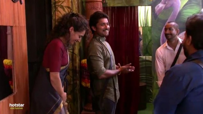 Pooja Ramachandran leaving Bigg Boss Telugu 2 house with host Nani Pooja Ramachandran leaving Bigg Boss Telugu 2 house with host Nani