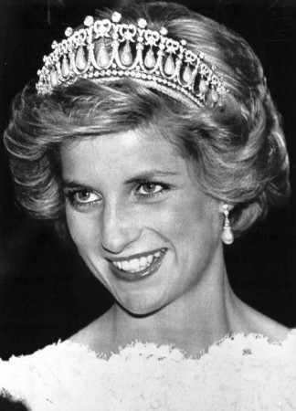 Princess Diana smiles wearing a Cambridge tiara during a dinner and a reception at the British Embassy in Washington, DC on November 10, 1985. Princess Diana tiara