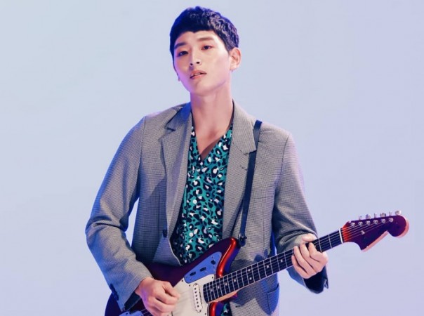 Still from Jeong Jinwoon's new maxi single 'Koong! Pop!' Jeong Jinwoon