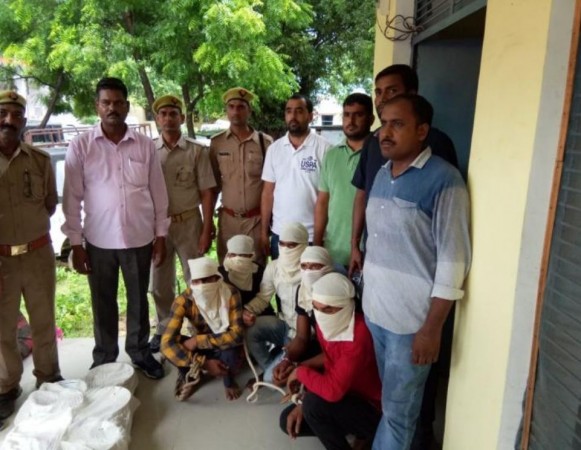 The police team with the arrested gang members. (Credit: Auraiya Police) Haryana ola driver kidnapping case 1