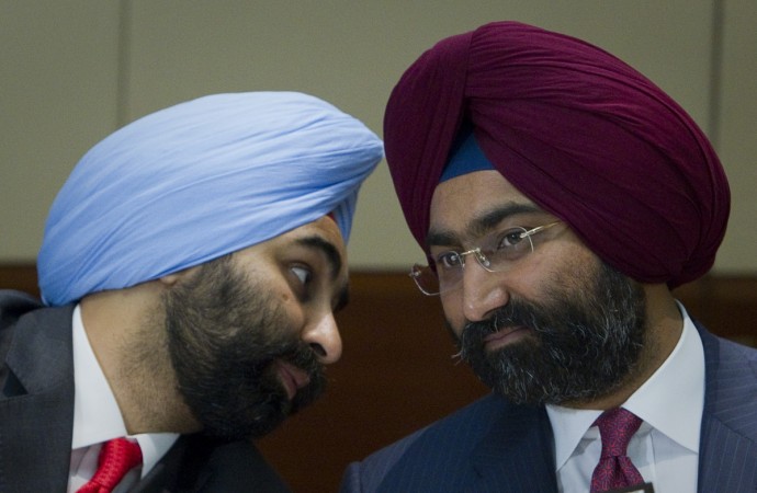 Shivinder Singh (L) with his brother Malvinder Singh. Ranbaxy Malvinder Singh Shivinder Fortis
