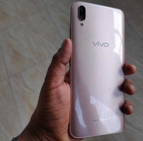 Vivo V11 Pro comes with glossy glass cover on the top of the back-shell exuding premium feel when held in India Vivo, V11 Pro, launch, price, specs, review