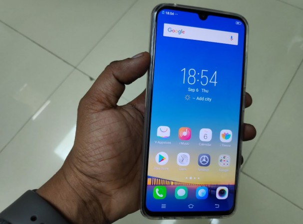 Vivo V11 Pro comesi with 6.41-inch full HD (2340x1080p) super AMOLED-based FullView Display 3.0 with 2.5D glass cover Vivo, V11 Pro, launch, price, specs, review