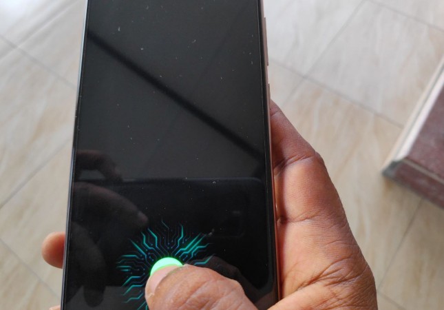 Vivo V11 Pro comes with a very reliable in-screen fingerprint sensor Vivo, V11 Pro, launch, price, specs, review