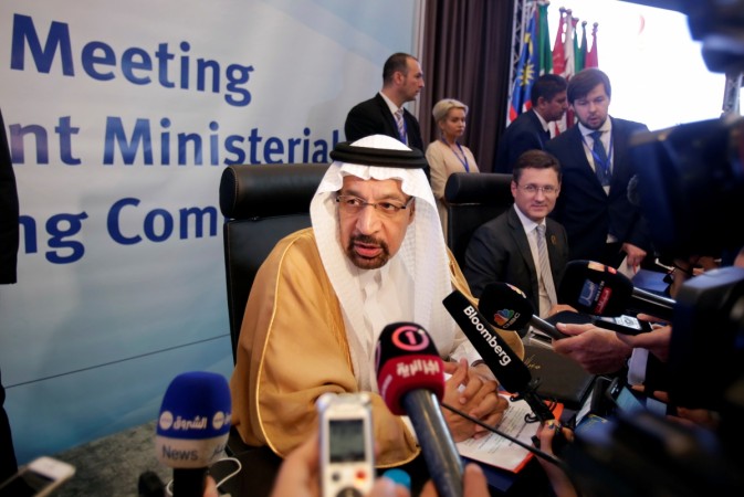 Saudi Arabian Energy Minister Khalid al-Falih talks to reporters at the OPEC Ministerial Monitoring Committee in Algiers, Algeria September 23, 2018. REUTERS/Ramzi Boudina Saudi Arabian Energy Minister Khalid al-Falih talks to reporters at the OPEC meeting