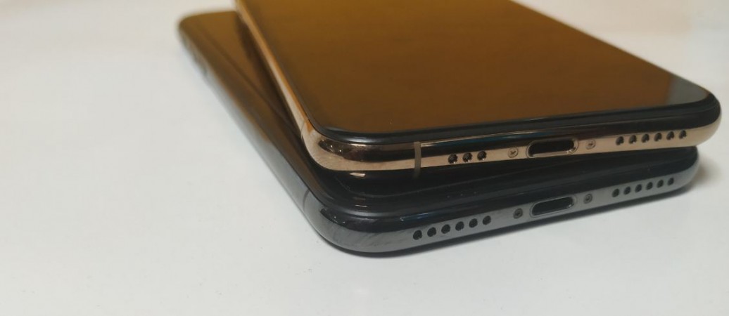 Apple iPhone XS comes with minor design change compared to the original iPhone X. Apple, iPhone XS, iPhone XS Max, price,launch, India