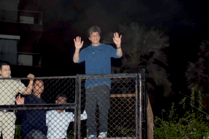 Shah Rukh Khan birthday at Mannat. Shah Rukh Khan birthday Mannat