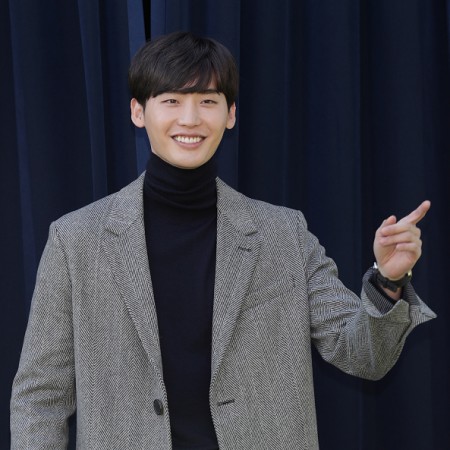 Lee Jong-suk file image