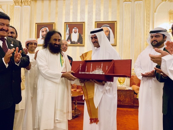 HH Sheikh Hamad bin Mohammad Al sharqi presents a memento to Gurudev Sri Sri Ravi Shankar as part of his maiden visit to the UAE HH Sheikh Hamad bin Mohammad Al sharqi presents a memento to Gurudev Sri Sri Ravi Shankar as part of his maiden visit to the UAE