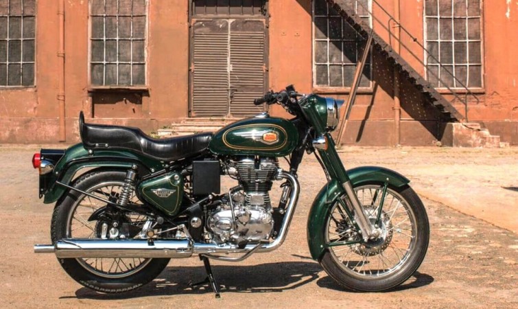 Royal Enfield Bullet 500 in Forest Green colour Royal Enfield Bullet 500