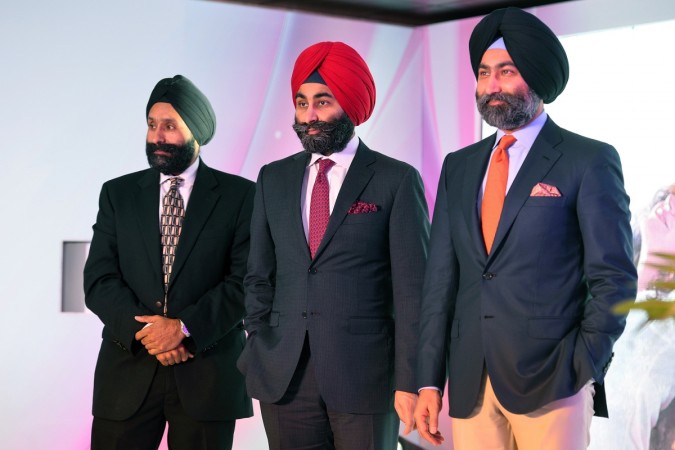 Malvinder Mohan Singh (R) and Shivinder Mohan Singh (C) reportedly came to blows on December 5 Malvinder Shivinder feud