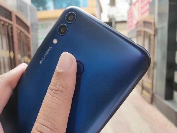 Honor 8C has a snappy fingerprint scanner Honor 8C has a snappy fingerprint scanner